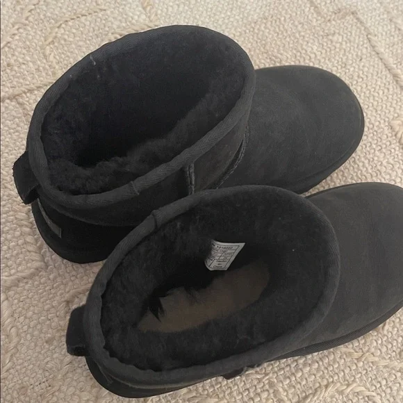 UGG CLASSIC MINI BOOTS - Picture 7 of 10